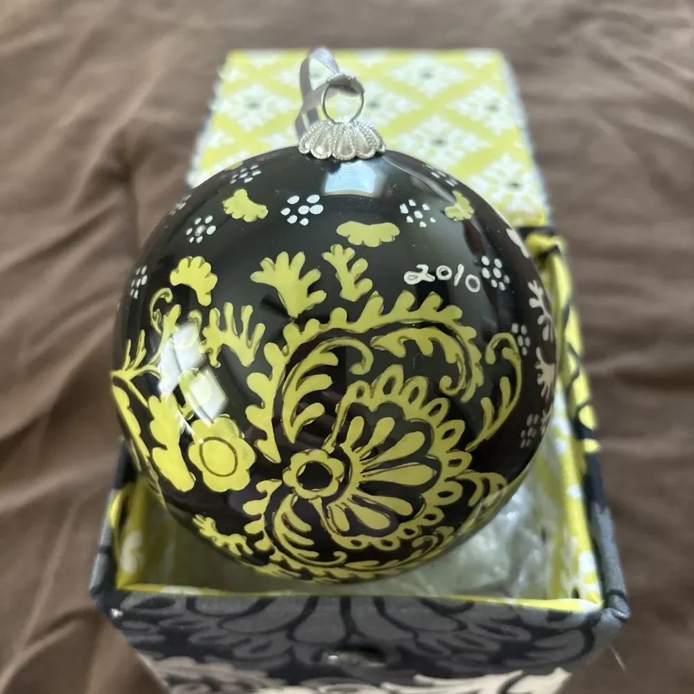 Vera Bradley 2010 Baroque Pattern Glass Ball Christmas Tree Ornament Holiday Box
